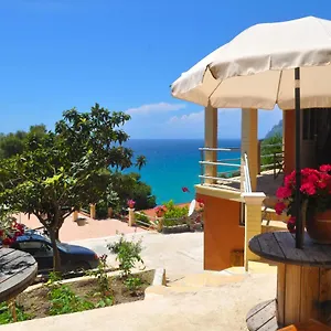 Apartament Takis On Small House With Garden And Sea View