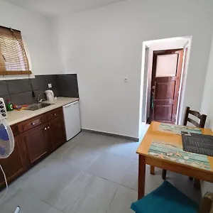 Garden Roses Apartment *