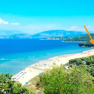 Beachfront By Dadovillas Apraos
