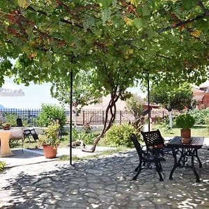 Traditional On The Hillside Of Antiperni Holiday home Antipernoi