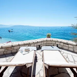 Bijou Beachfront Kaminaki Katavolos