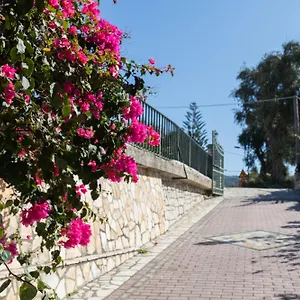 Anthoussa In * Παλαιοκαστρίτσα