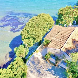 Beachfront House By Dadovillas Vilă