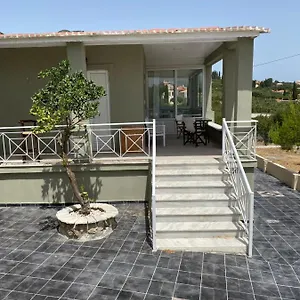 Marika Villa Katastarion