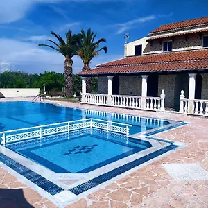 Blue Sky Aparthotel 3*