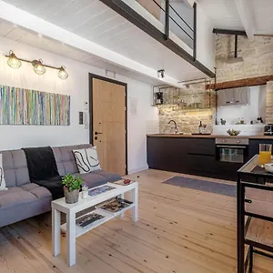 Art Loft Venetian Well Apartment