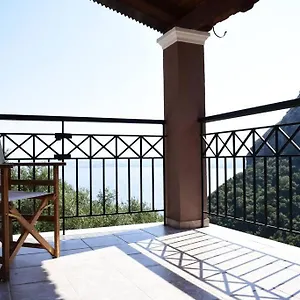 με θέα στο νησάκι κέρκυρας *