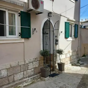 Apartment Saloumis House