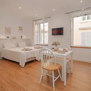 Adagio 1- Studio, Old Town *