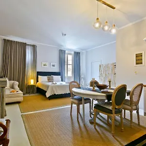 Liston Pied A Terre Apartment