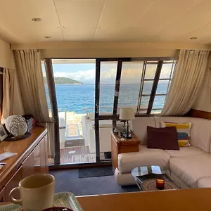 Vintage Yacht Hotel en barco