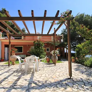 Apartment Takis Pelekas