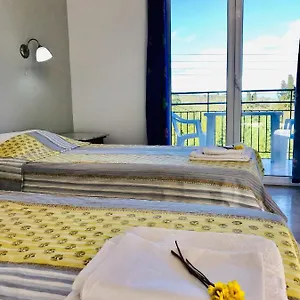 In - 2 Bedroom Apartment, With Swimming Pool, Two Steps From The Guest house *