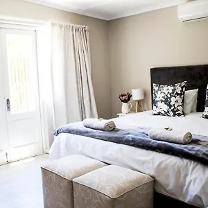 The Grey House * Beaufort West