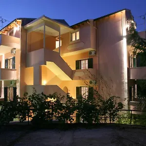 Alexis Apartmanhotel 2*