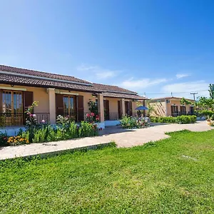 Case de vacanță Bungalows Agathi, *