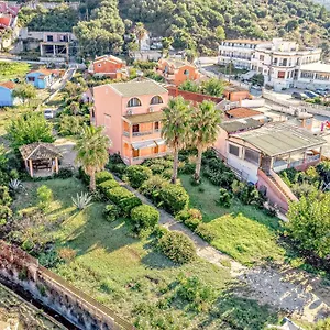 Villa Romeos By Hotelius *