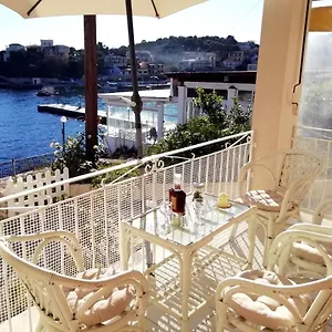 Sea Rose Apartment *