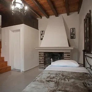 Holiday home Traditional Cozy House In The Village Ano Garounas Ano Garouna