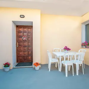 Nona Marina's Refurbished Family Holiday home *