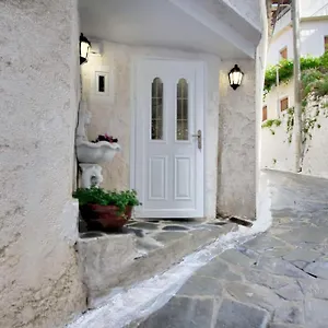 παραδοσιακό σπίτι στο χωριο *