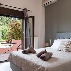 Mouzakitis 3 Apartment