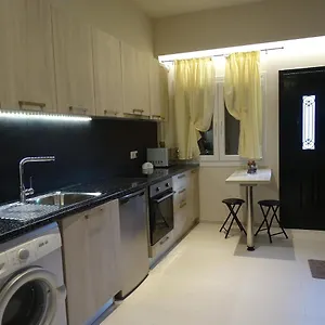 Otto House Bennitses Beach Apartment
