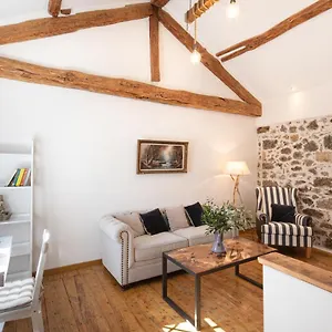 Alia House Semesterbostad
