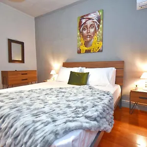 Kantouni Liston House * Corfu (city)