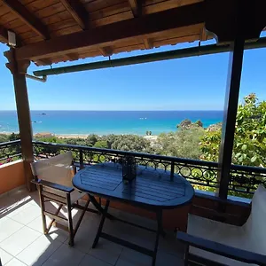 Papadatos Apts With Amazing View - 5mins From The Apartment