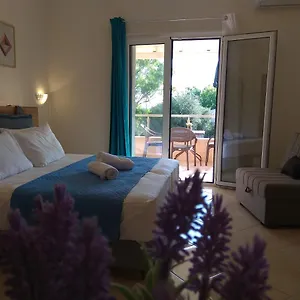 Tzafi's 2 Apartment Mesongi