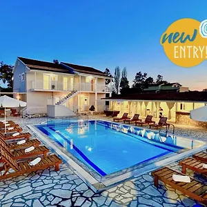 Sidari With Private Pool By Dadovillas Βίλα *