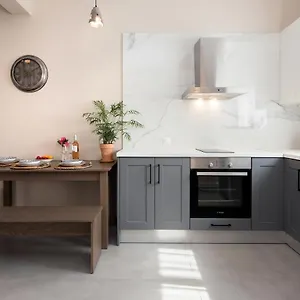 Aris By Anita Homes Apartment