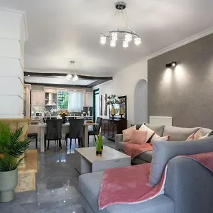 Apartment Nina's Modern *