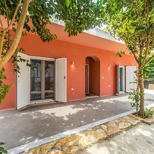 Corfu Seaside - Private Garden Retreat Apartment Gouvia