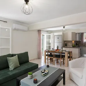 Spiros Holidays House *