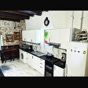 Art House Pagoi Sleeps 6 Parking 5 Min To בית נופש