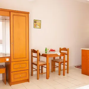 Houmis Apts & Гостевой дом *