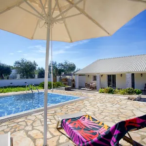 Iskander Villa *