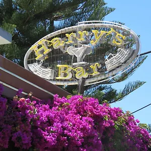 Harrys Bar & * אצ'ארבי