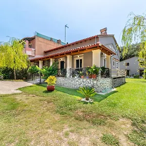 Giourgas House * Chlomatiana
