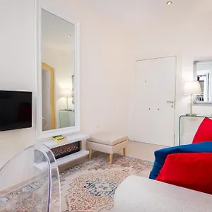 Apartment Nadiona Red & Cream *