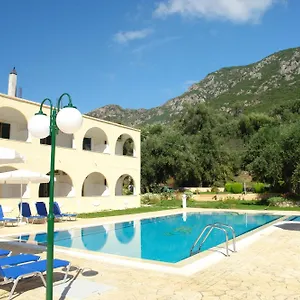 Hotel apartamentowy Prasoudopetra Ágios Matthaíos