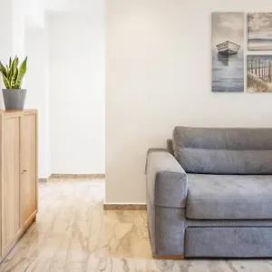 Minimalist Near The Airport And The Center شقة Kanálion