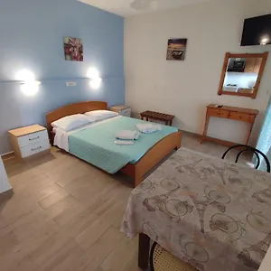 Avra Aparthotel 3*