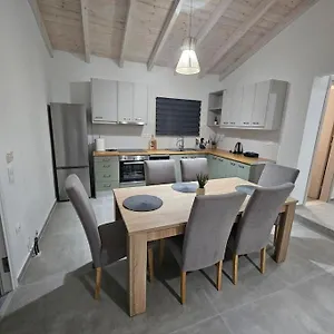 Chrysanthi's House Apartment