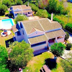 ヴィラ Kostas Estate With Private Pool By Dadovillas *
