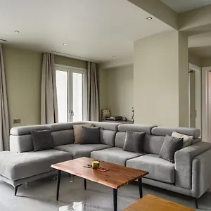 Comme A La Maison *