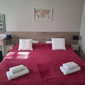 Apartment Trousas
