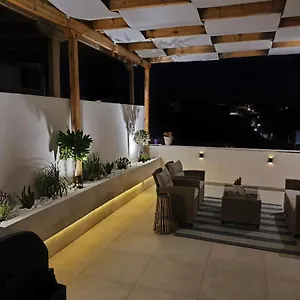شقة Ina's